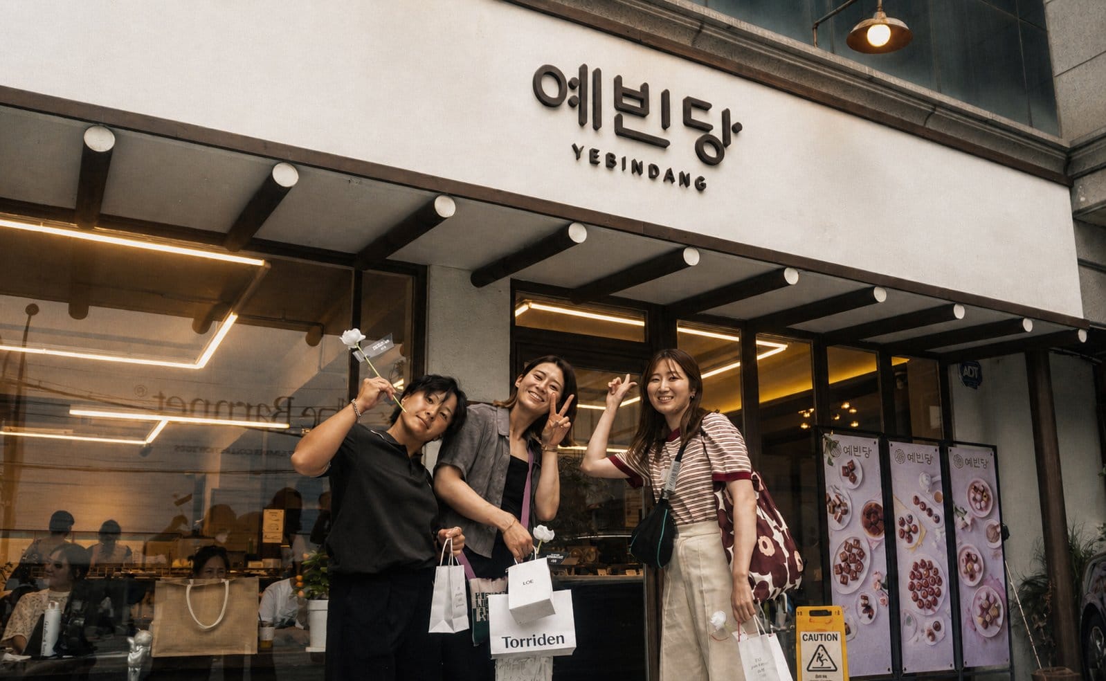 Seongsu-dong beauty retail streetscape (성수동)