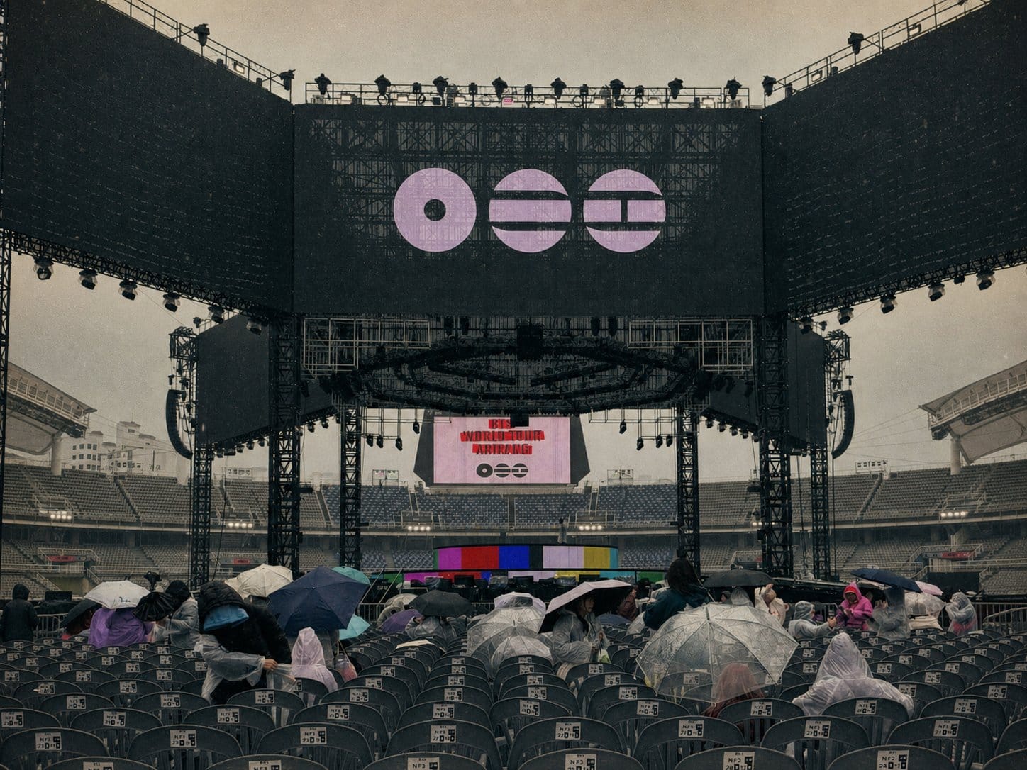 ARIRANG WORLD TOUR concert stage