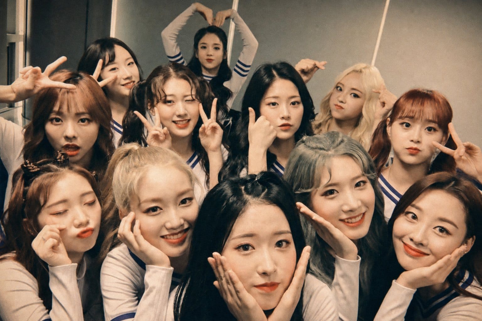 LOONA girl group