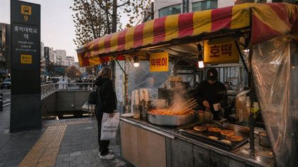 홍대 푸드 투어 2026: 서울 K-팝 성지 근처에서 꼭 먹어야 할 음식