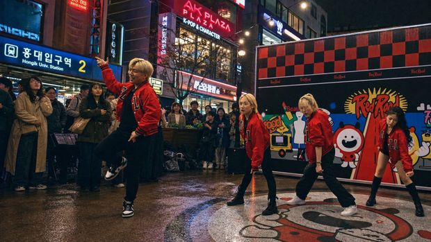 Hongdae Seoul: Busking, K-Pop Shopping & Nightlife Guide
