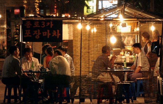 2026年首尔深夜美食指南：布帐马车与24小时餐饮