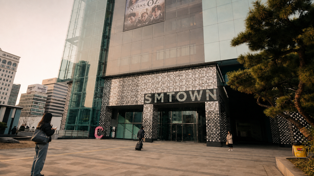 Seoul Neighborhoods for K-POP Fans: Where to Stay in 2026
