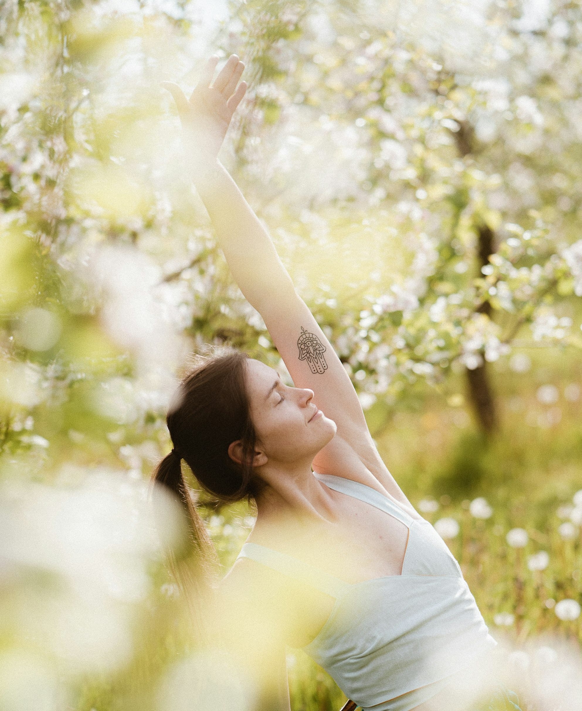 a person with the arms up