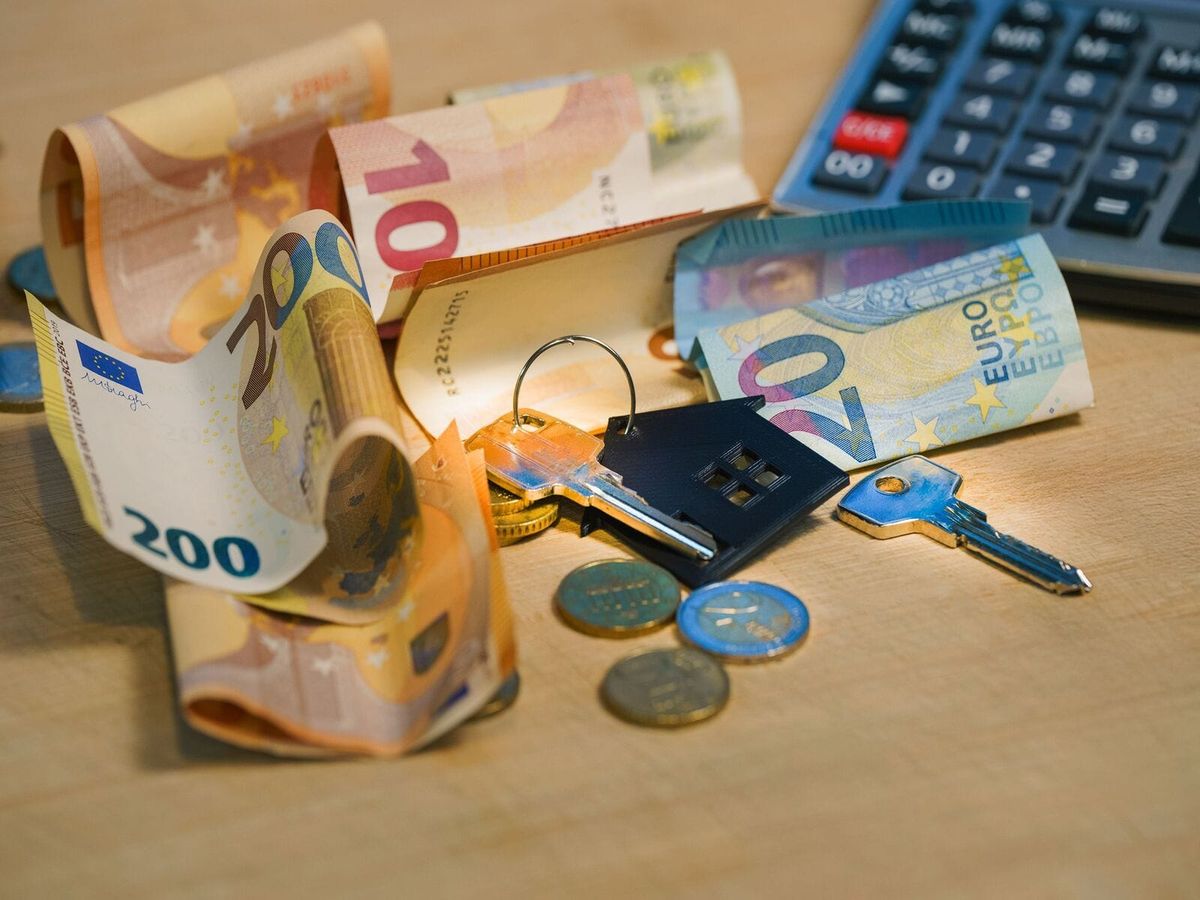 billets de banque et clés de maison