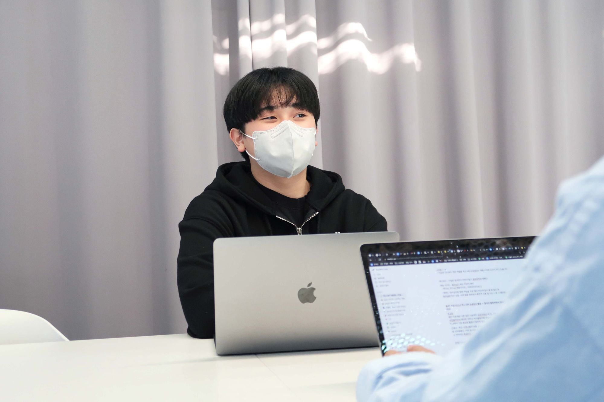 인터뷰 중인 두들린 프론트엔드 엔지니어 은결님