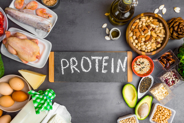 1g de proteína por kg é mito? A resposta honesta.