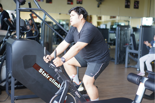 Cardio antes ou depois da musculação? Entenda o que realmente faz diferença pra ganhar massa muscular