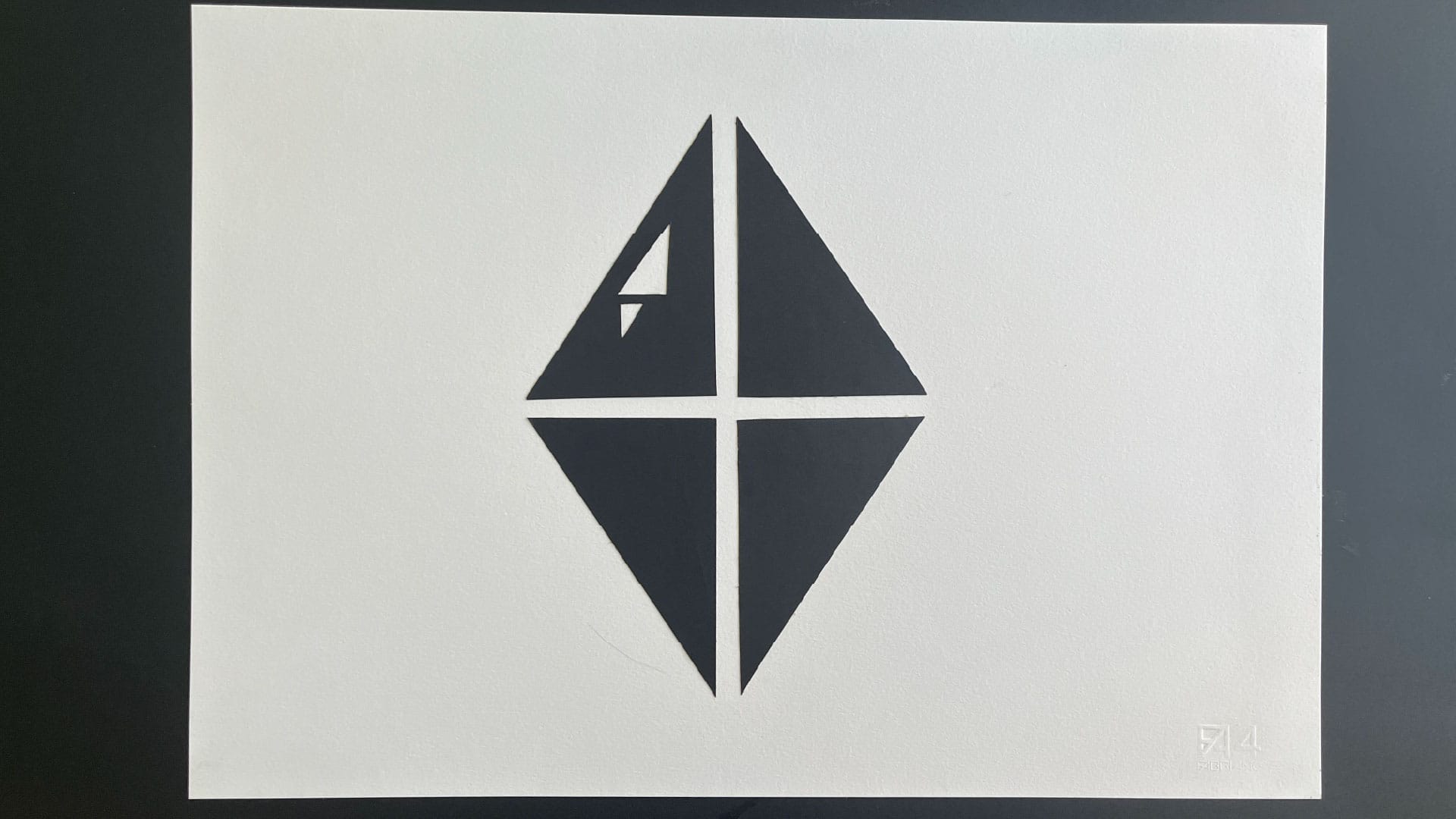 A diamond made of six triangles. Four of them compose the diamond itself, while two of them are on top of the top left triangle, simulating a glint.