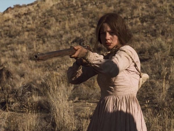 Emily Tetherow (Michelle Williams) has a determined look on her face as she aims her rifle in Meek's Cutoff