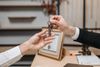 Bourse ou immobilier : comparaison des deux investissements, lequel est le plus rentable ?