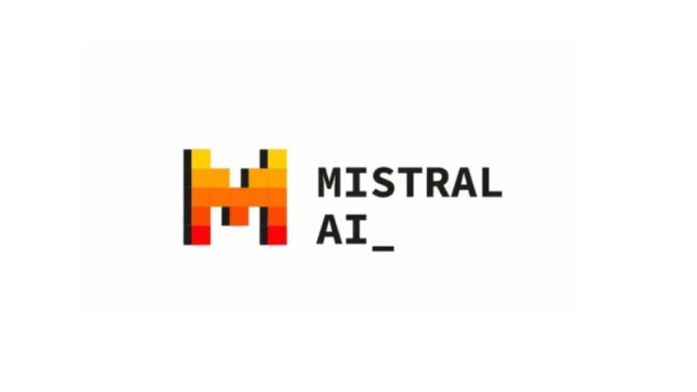 Logo de Mistral AI, un M pixelisé en dégradé de jaune à rouge, suivi du texte "MISTRAL AI_"