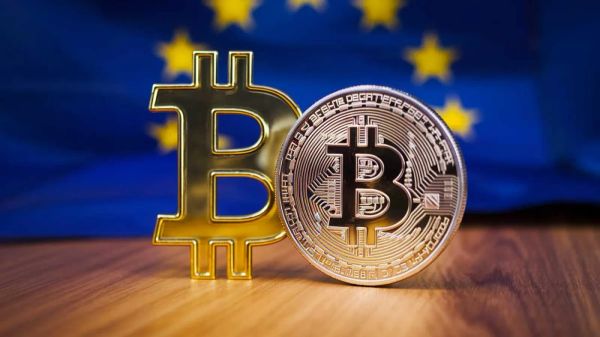 Bitcoin devant le drapeau européen, symbolisant un défi aux institutions financières traditionnelles.