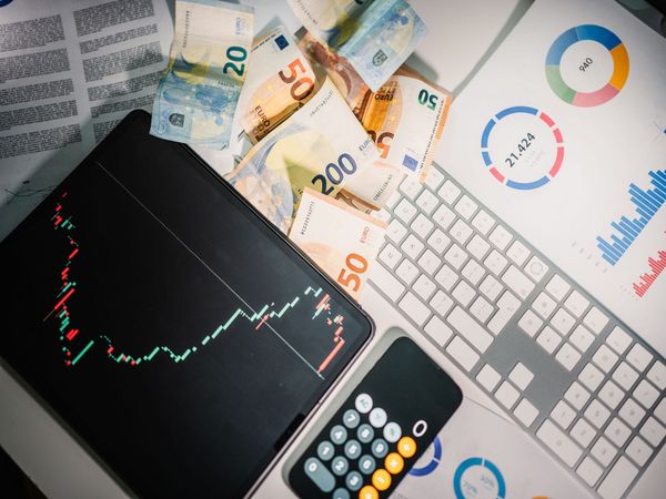 graphique bourse et calculatrice