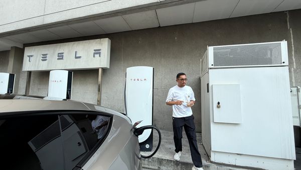 Tesla Super Charging Station