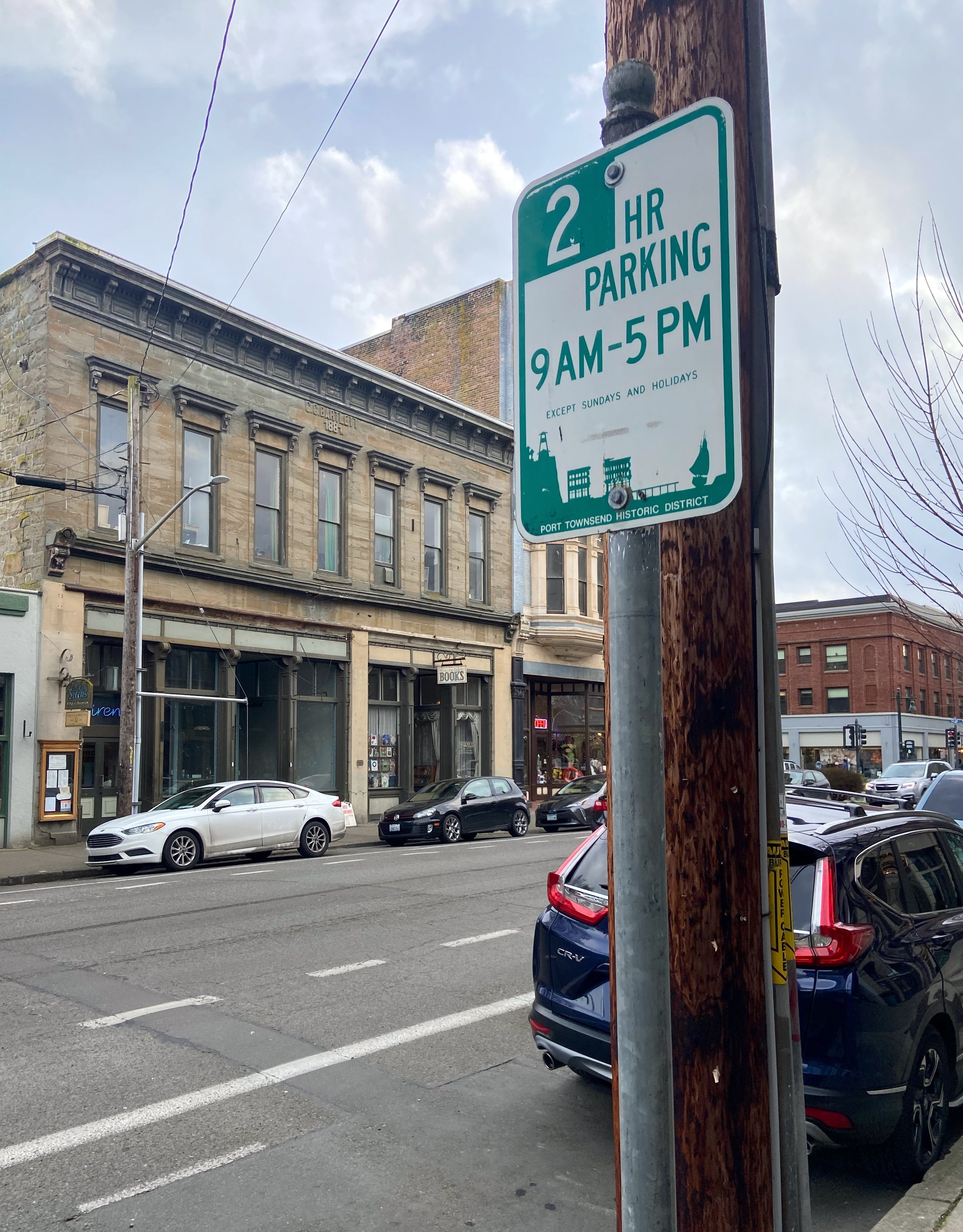   A sign designating two-hour parking in front of Imprint Bookshop. Parking restrictions are not currently enforced by the City. Photo by Nhatt Nichols  