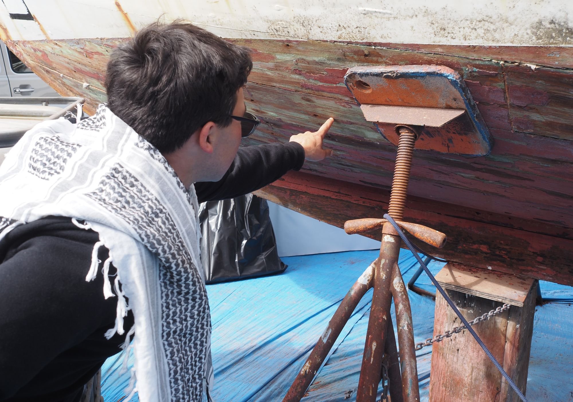   One of Seaweed’s biggest issues at the moment is a split in one of her planks that Ferguson pointed out to me when we spoke. Photo by Derek Firenze.  