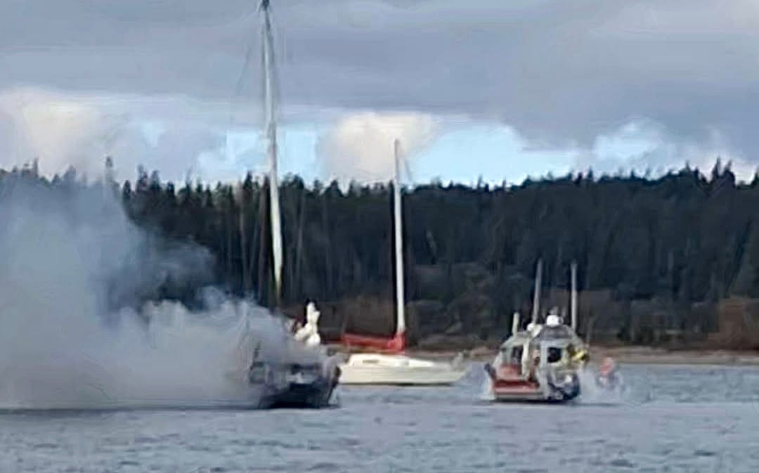 Picture of Silver Shoals, a sailboat, on fire with boats in the periphery