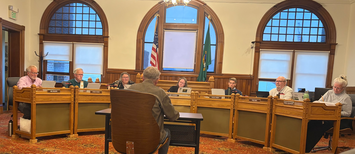 AHPT President John Watts giving public comment to City Council in the city council chambers.