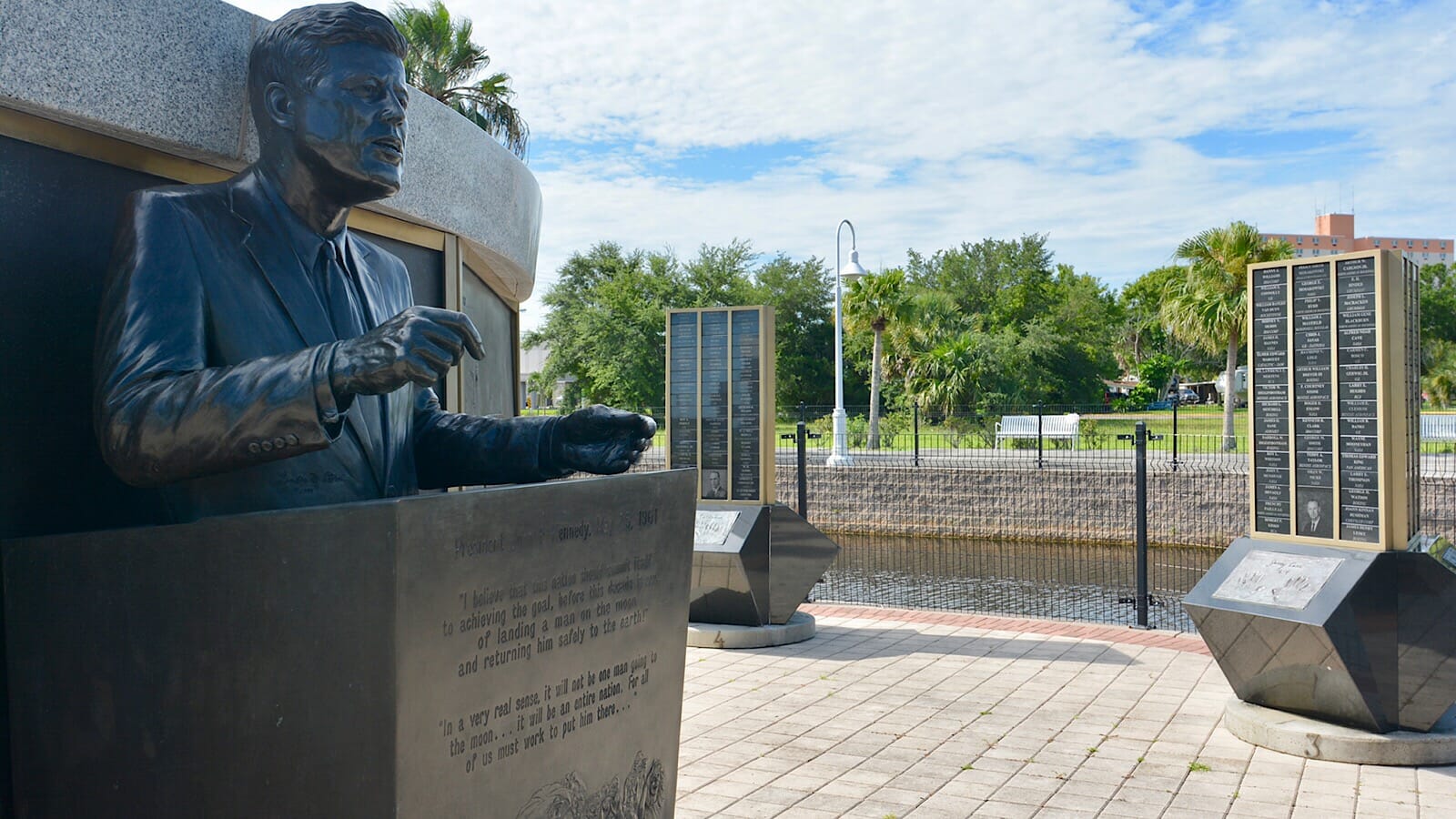 JFK Statue Space View Park