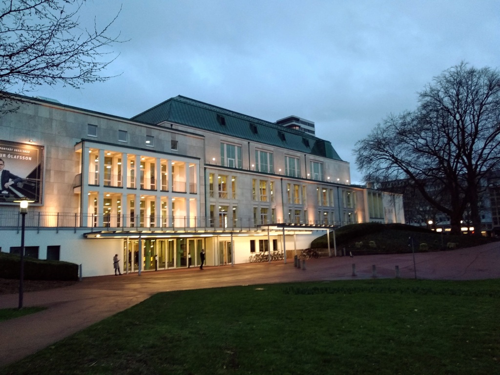 The front of the Saalbau Essen, home of the Essen Philharmonic.