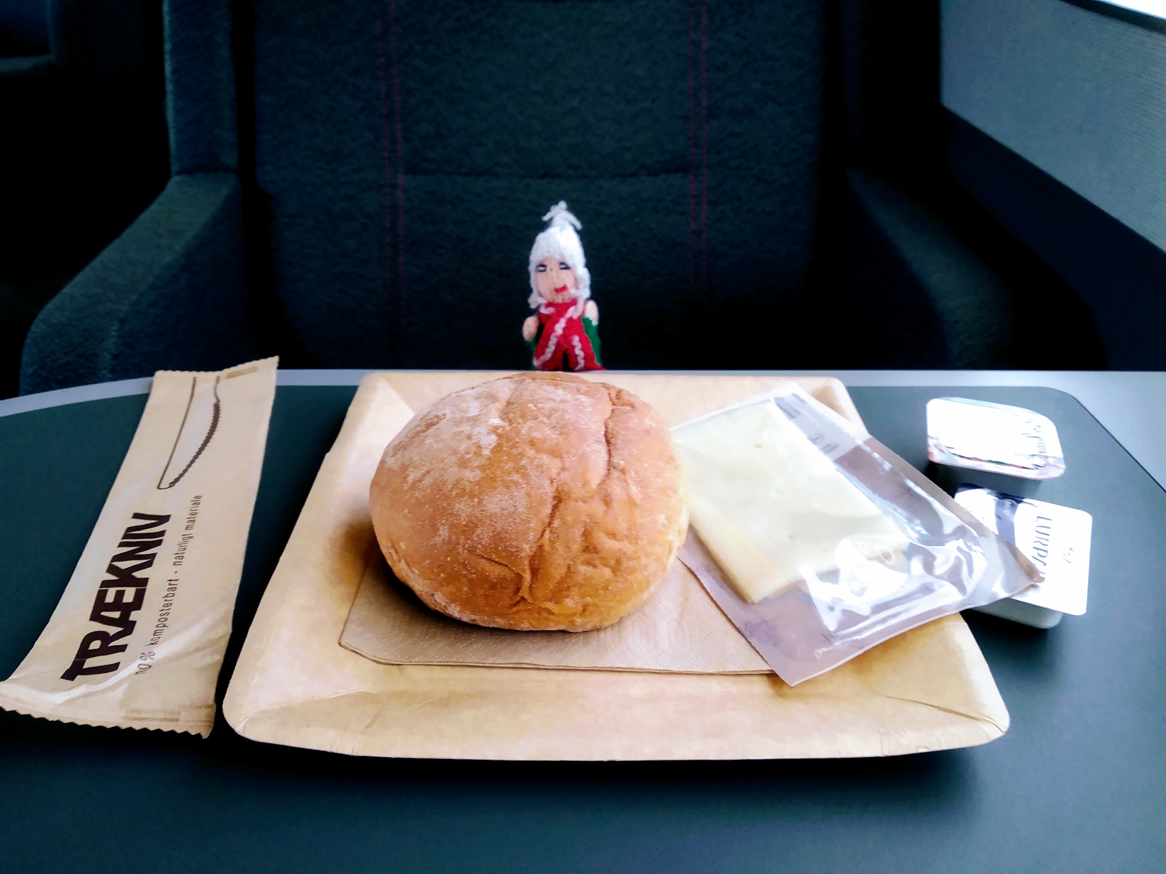 Puppet enjoying a DSB free breakfast