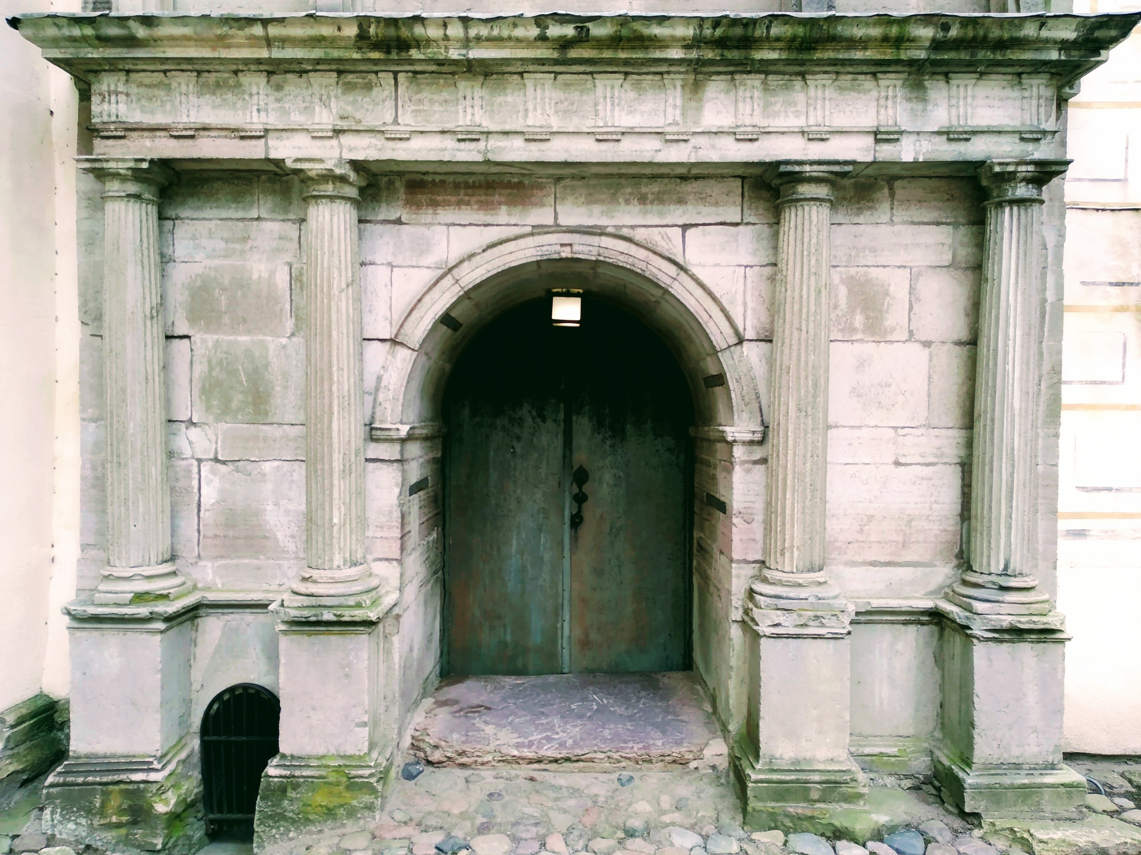 A metal door at Kalmar castle.