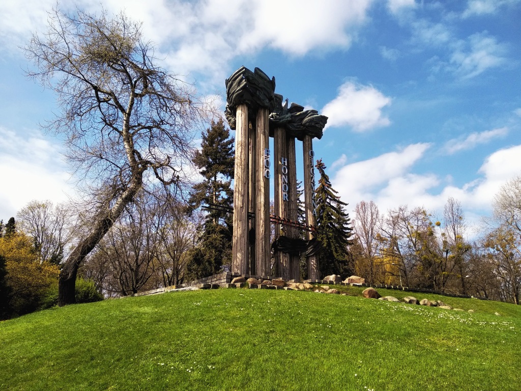 Nine 17-metre-high concrete columns make up the Monument to the Heroes of the Białystok Region which commemorates the inhabitants of the Białystok region who died and were murdered for a free Poland.