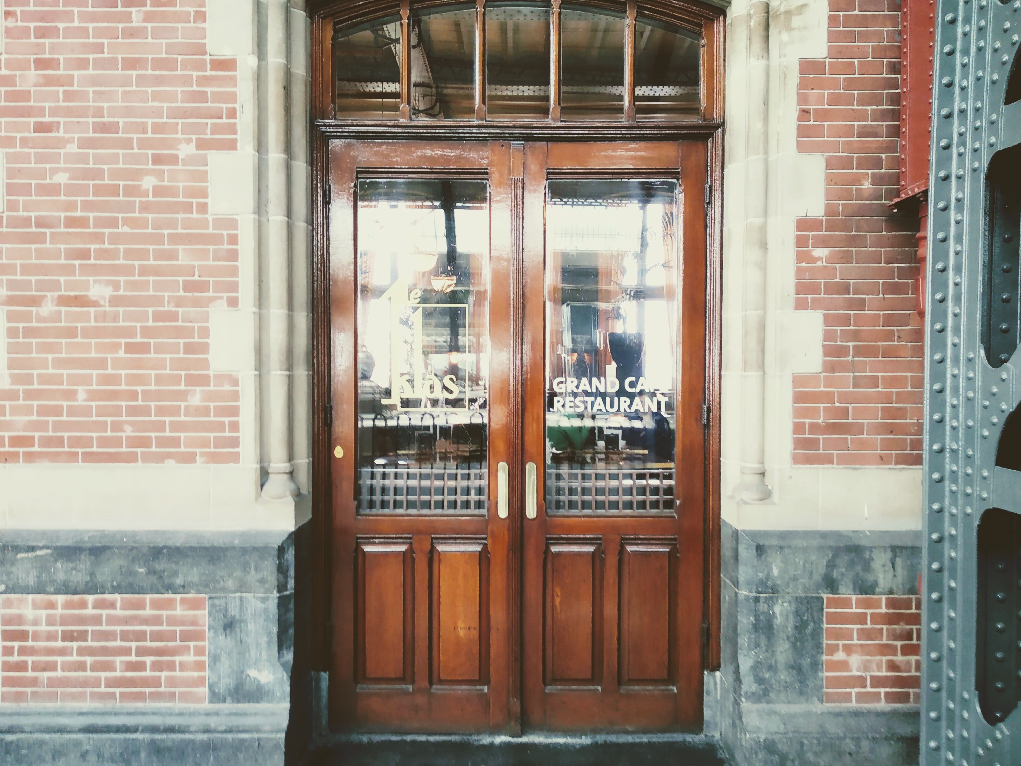 A door to the restaurant in the old first class waiting room in Amsterdam Centraal station.