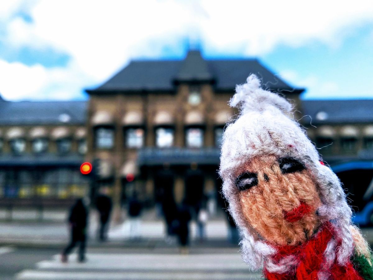 Puppet readying to use the pedestrian crossing in front of Gothenburg's main railway station.