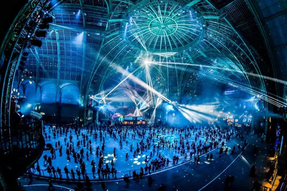 Lights, Tradition & the Weekend’s Coolest Opening 🧊