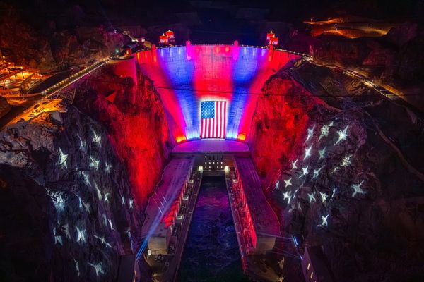 🇺🇸 2,000 Pounds of Red, White and Blue