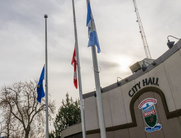 Brooks lowers flags for four soldiers killed in CFB Wainwright training incident