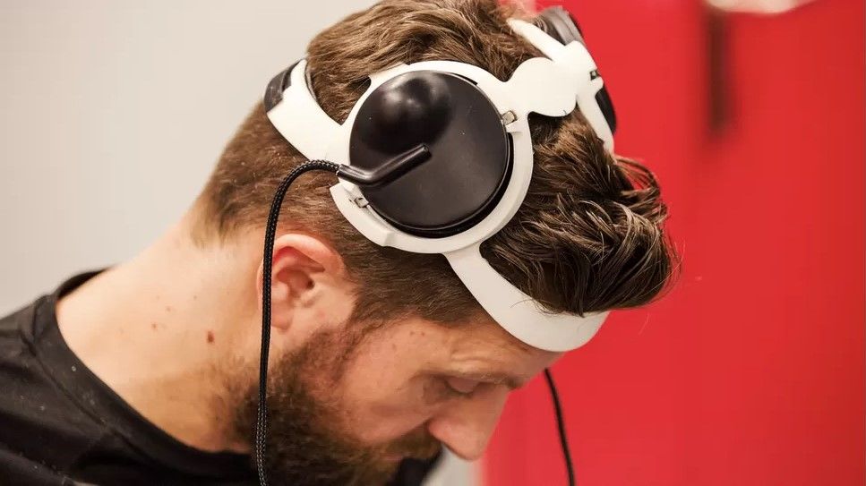 🧠 Hjärnimplantat: Förlamad man går igen och Neuralink får FDA-godkännande för kliniska test på människor