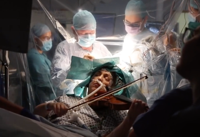 🧠 Hon skapade soundtracket till sin egen hjärnoperation