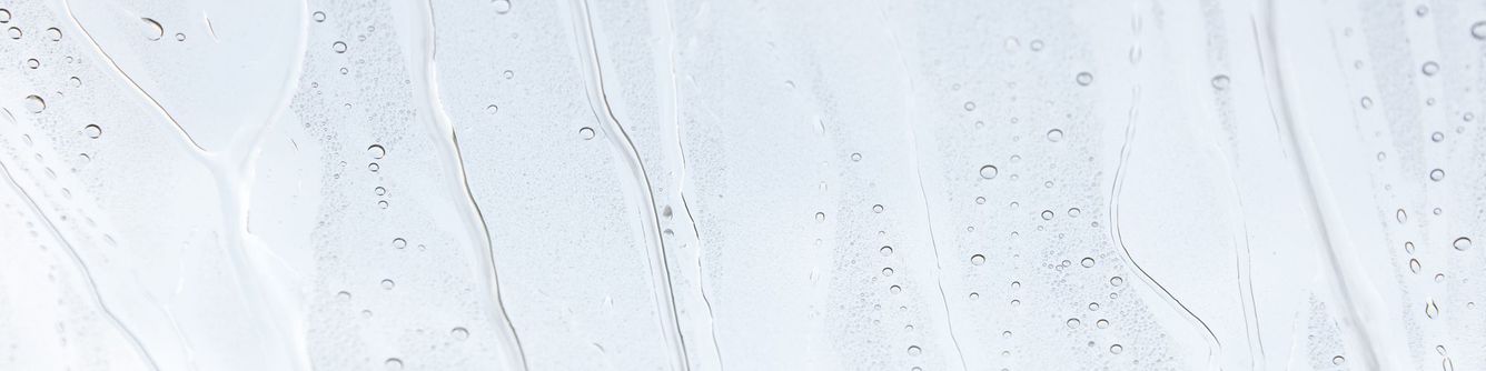 🥇  Ung forskare vinner Google Science Fair - hans metod tar bort åttiosju procent av mikroplaster från vårt vatten