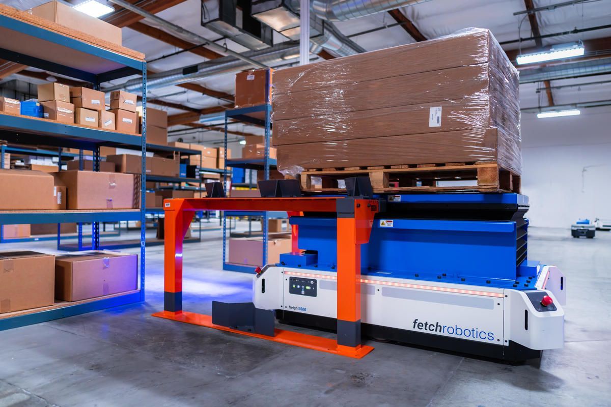 🤖 Självkörande robot minskar behovet av gaffeltruckar