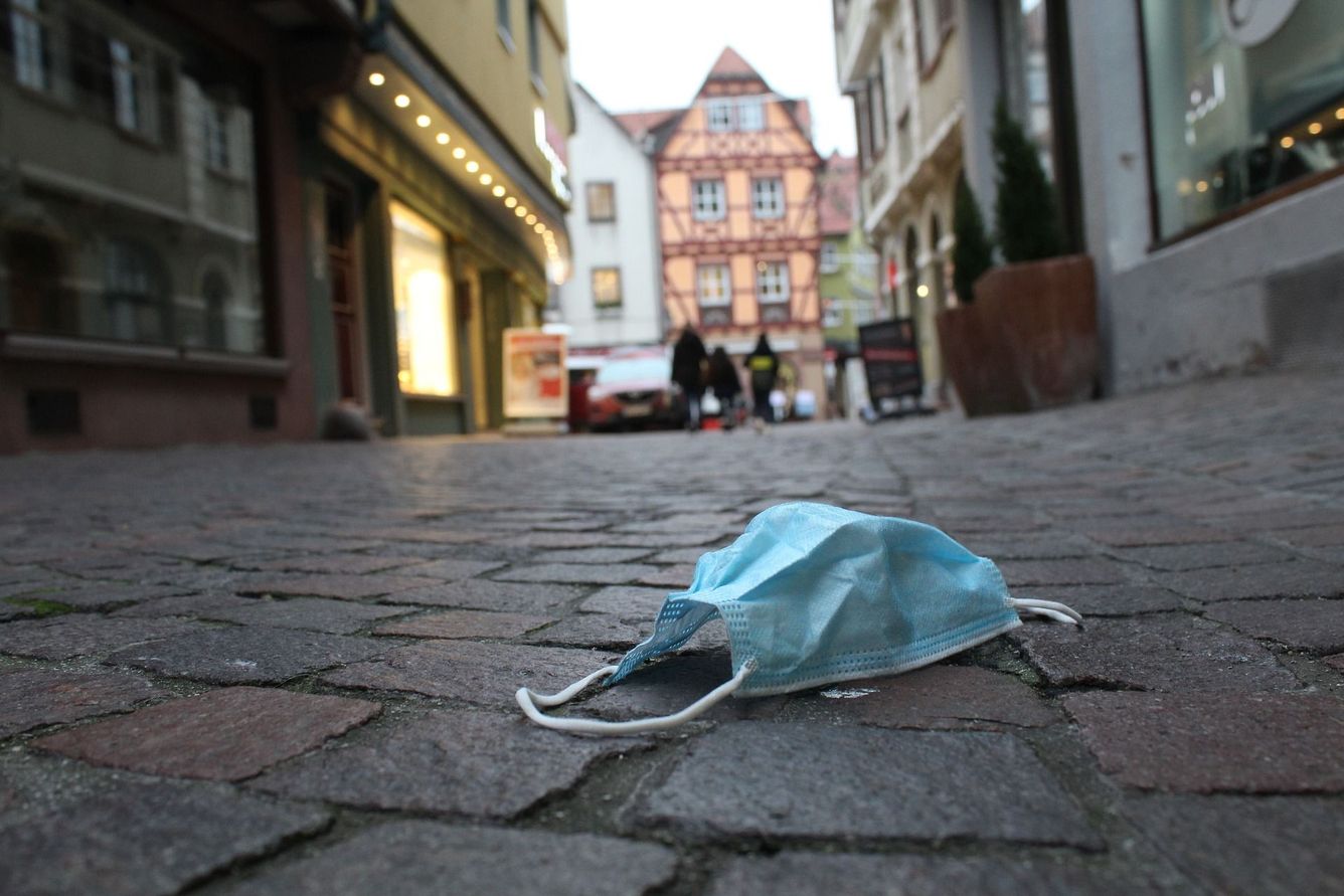 😷 Kastade munskydd kan återvinnas som vägmaterial