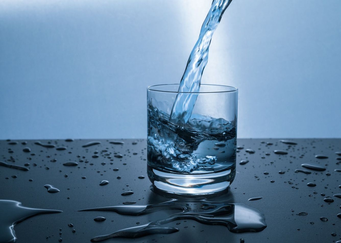 💦 Forskare renar vatten med gamla växtdelar och en mikrovågsugn