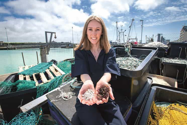 ♻️ 23-årig student uppfinner biologiskt nedbrytbar plast
