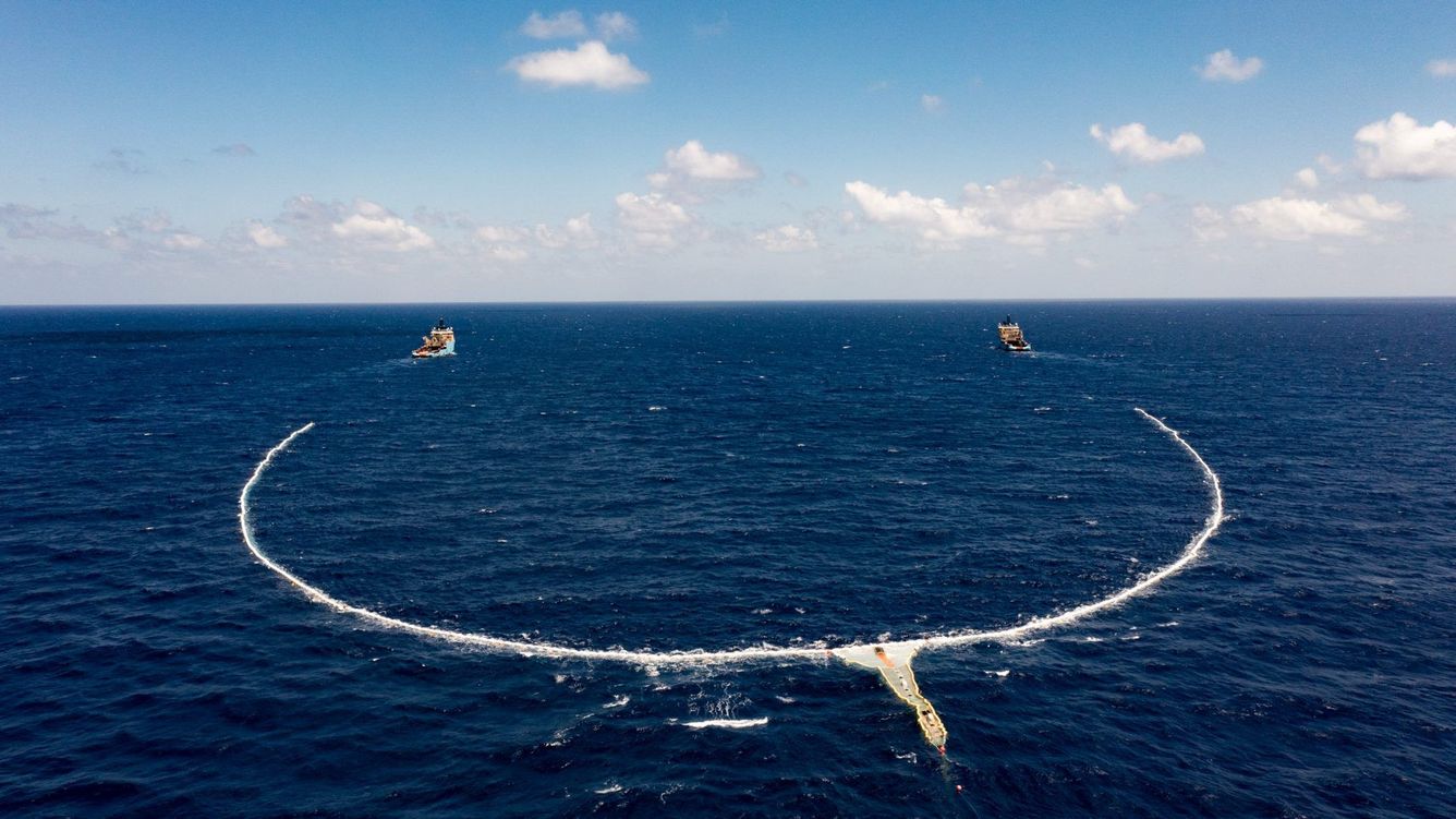 🐳 800 meter lång tratt ska rensa havet från plast