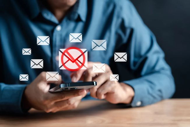 How to block emails in Gmail, Outlook, and Yahoo (2026 guide)