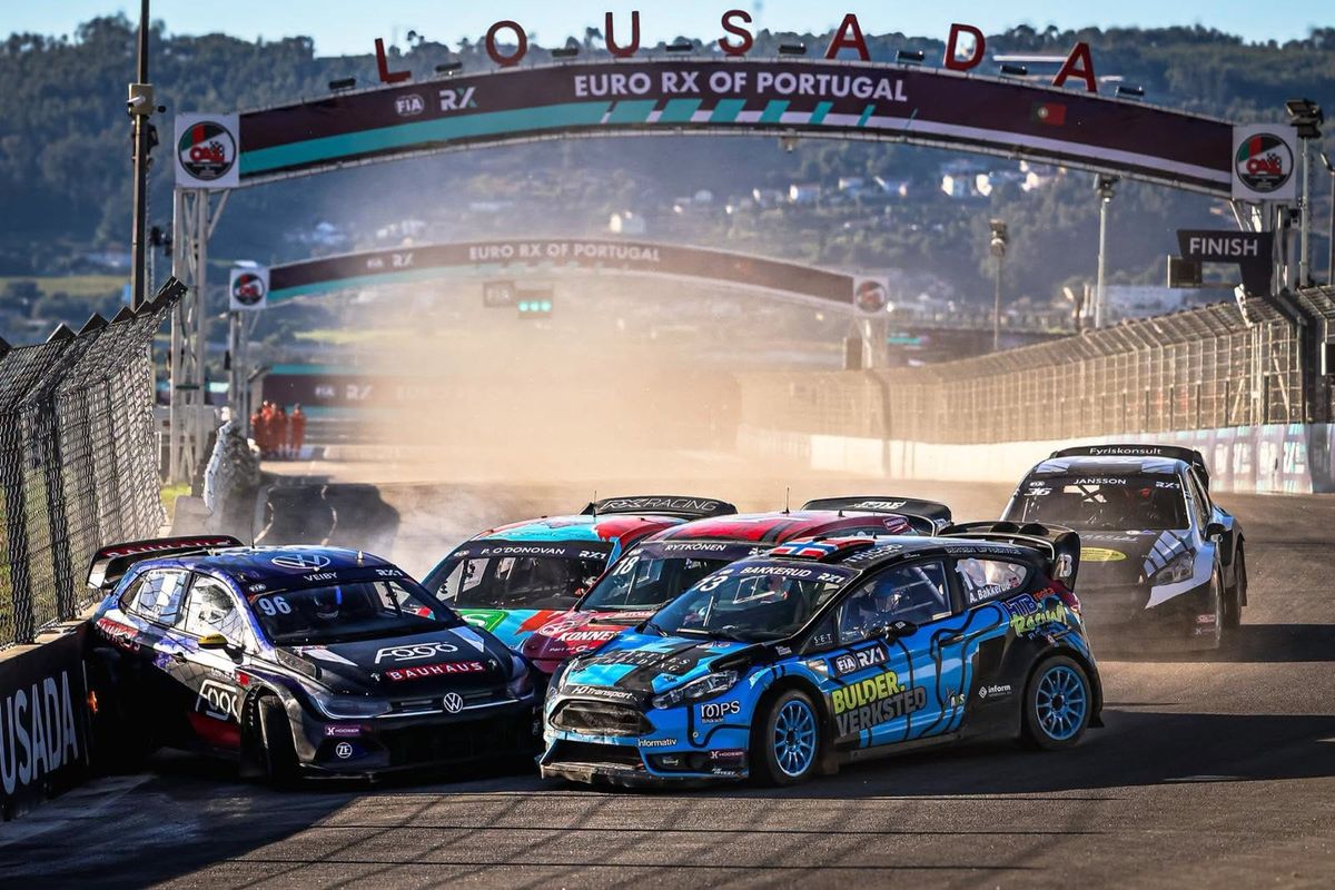The start of the final qualifying heat race from Saturday's Euro RX of Portugal. It features four RX supercars in a wad after they all tried to go for the same real estate.