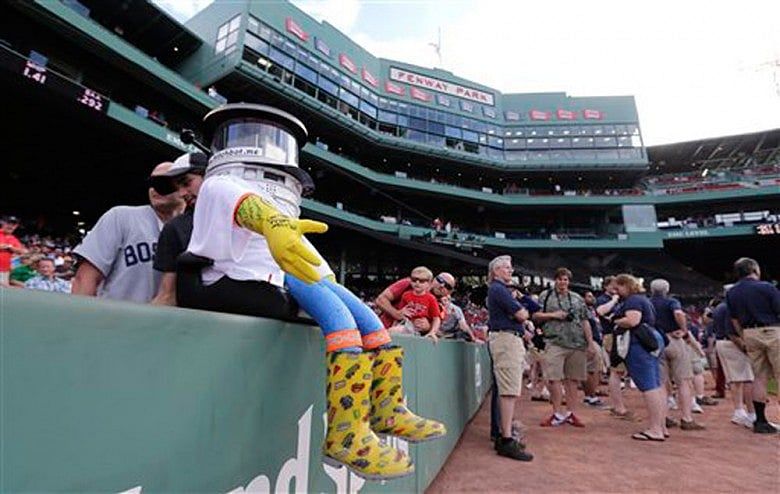 Robot’s cross-country hitchhike hasn’t left Mass.