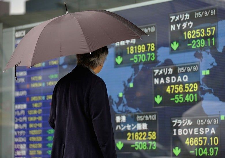 Global stocks sink on Fed rate hike expectations
