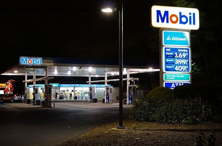 Mid-August Mass. gas prices lowest in a decade