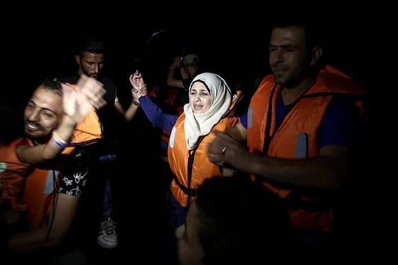 Middle East refugees stream into Greek island, meet wretched conditions
