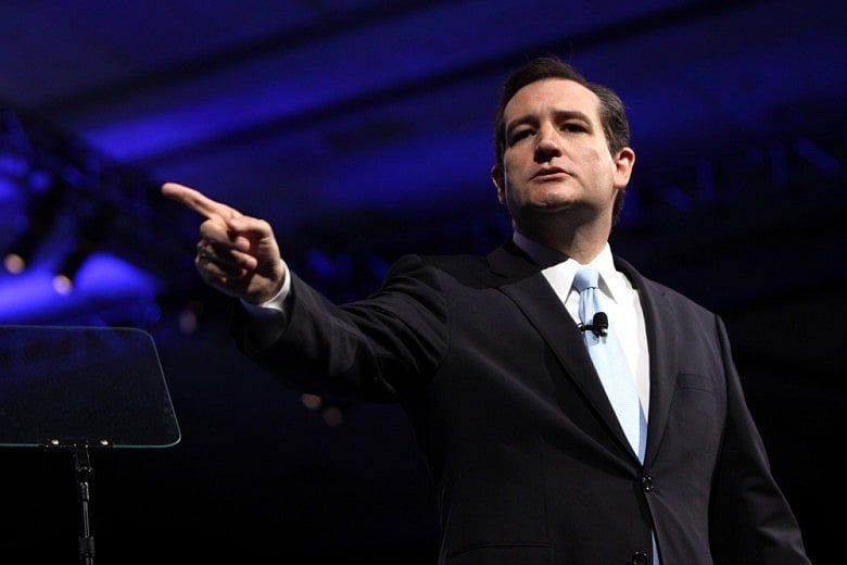 Cruz attends town hall meet-and-greet in New Hampshire