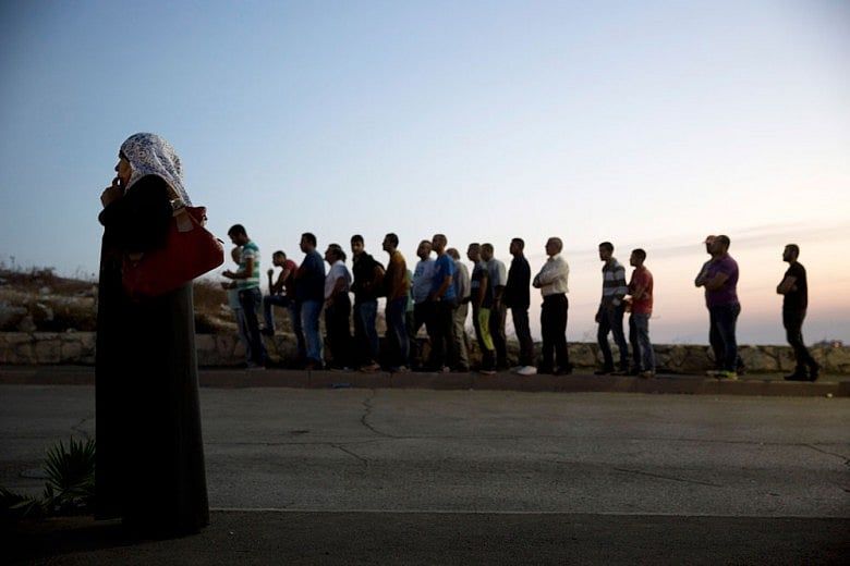 Israel lifts Muslim age limit at Jerusalem shrine