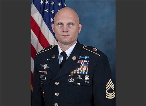 American who died in Iraq fight saved mission, Carter says